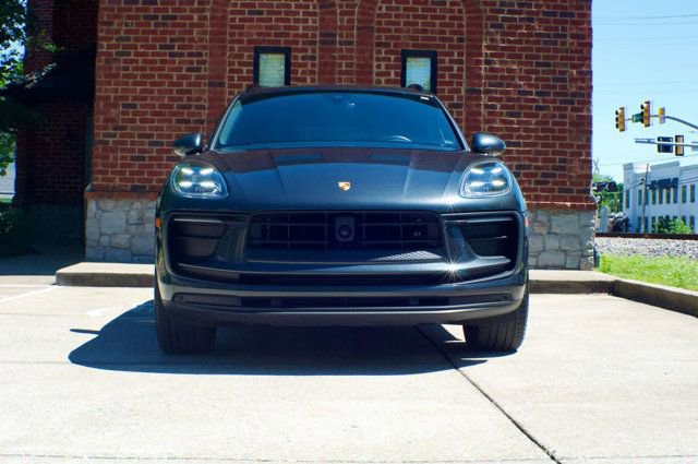 Used 2023 Porsche Macan AWD/4WD image 2