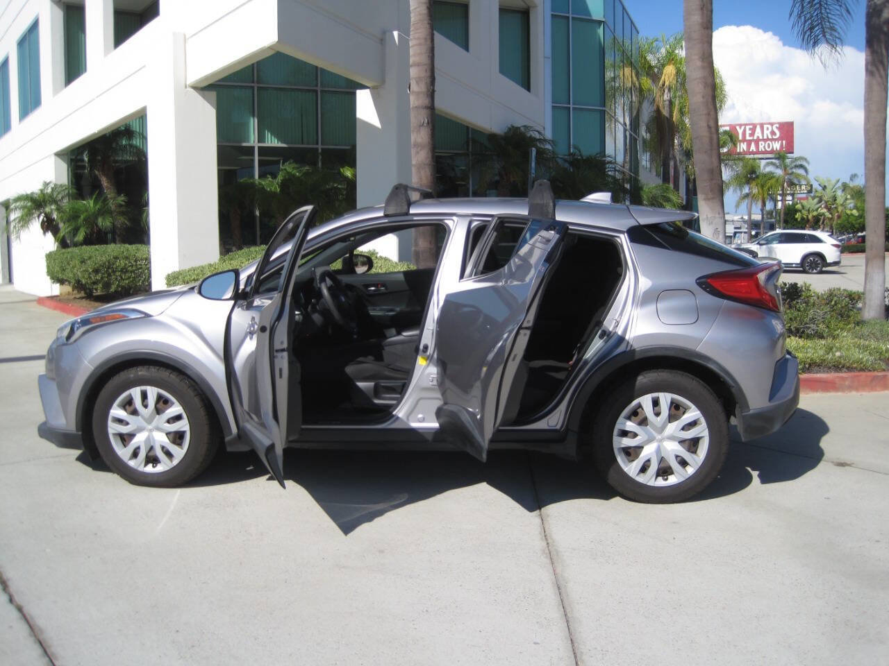 Used 2019 Toyota C-HR LE image 19