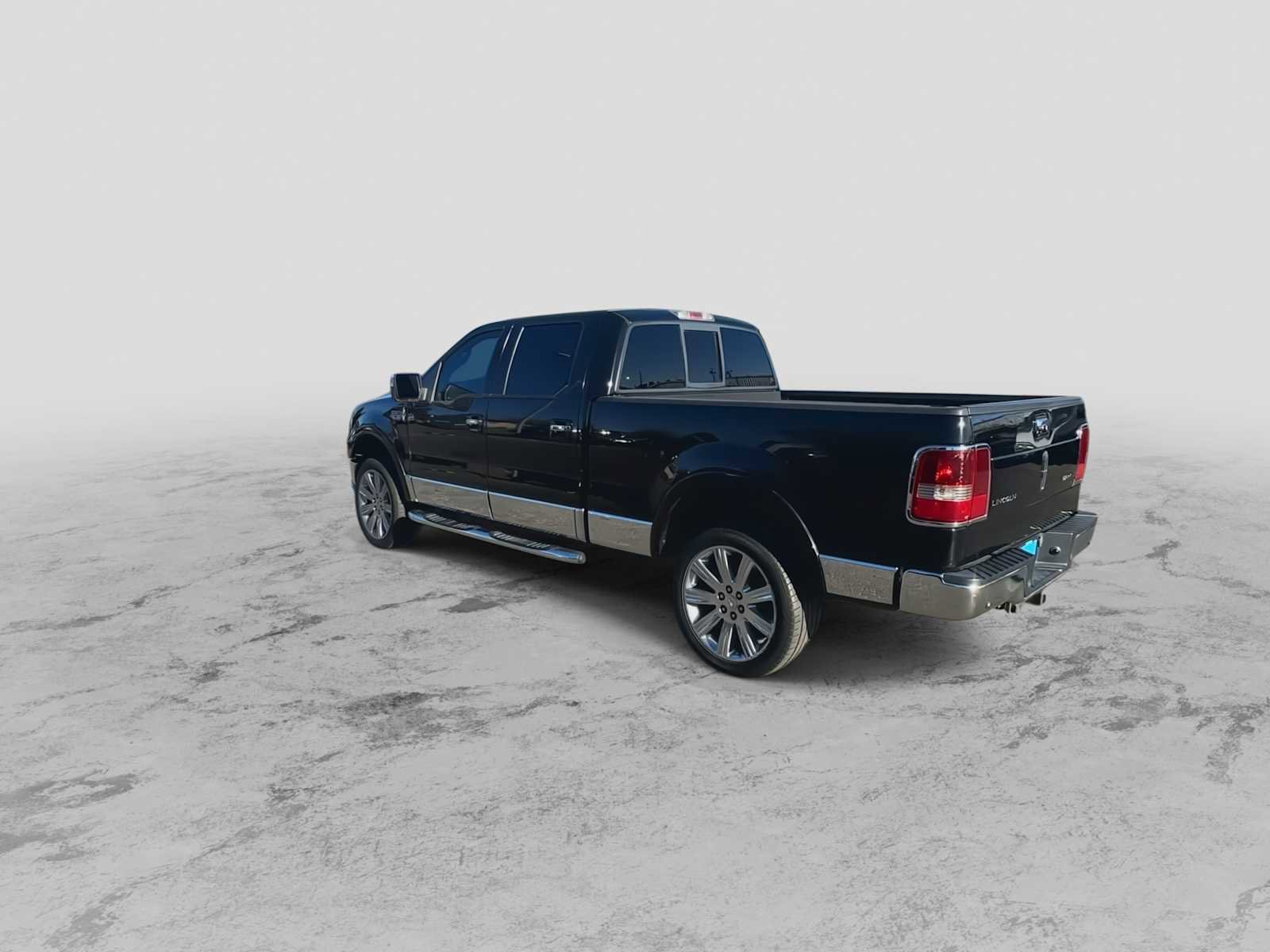 Used 2008 Lincoln Mark LT 4x4 image 2