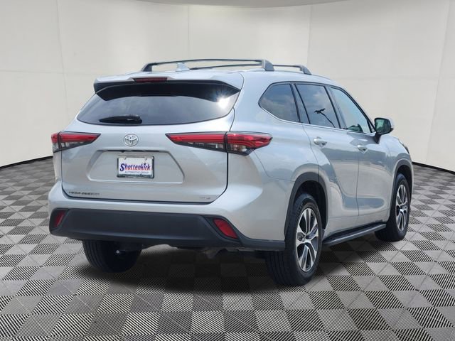 Used 2022 Toyota Highlander XLE FWD image 4