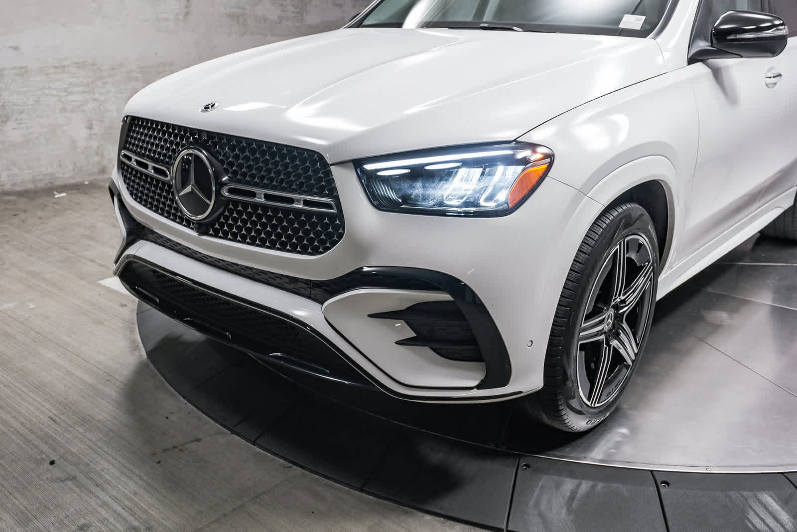 Used 2026 Mercedes-Benz GLE 450e 4MATIC image 11