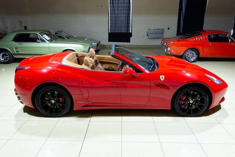Used 2010 Ferrari California RWD image 31