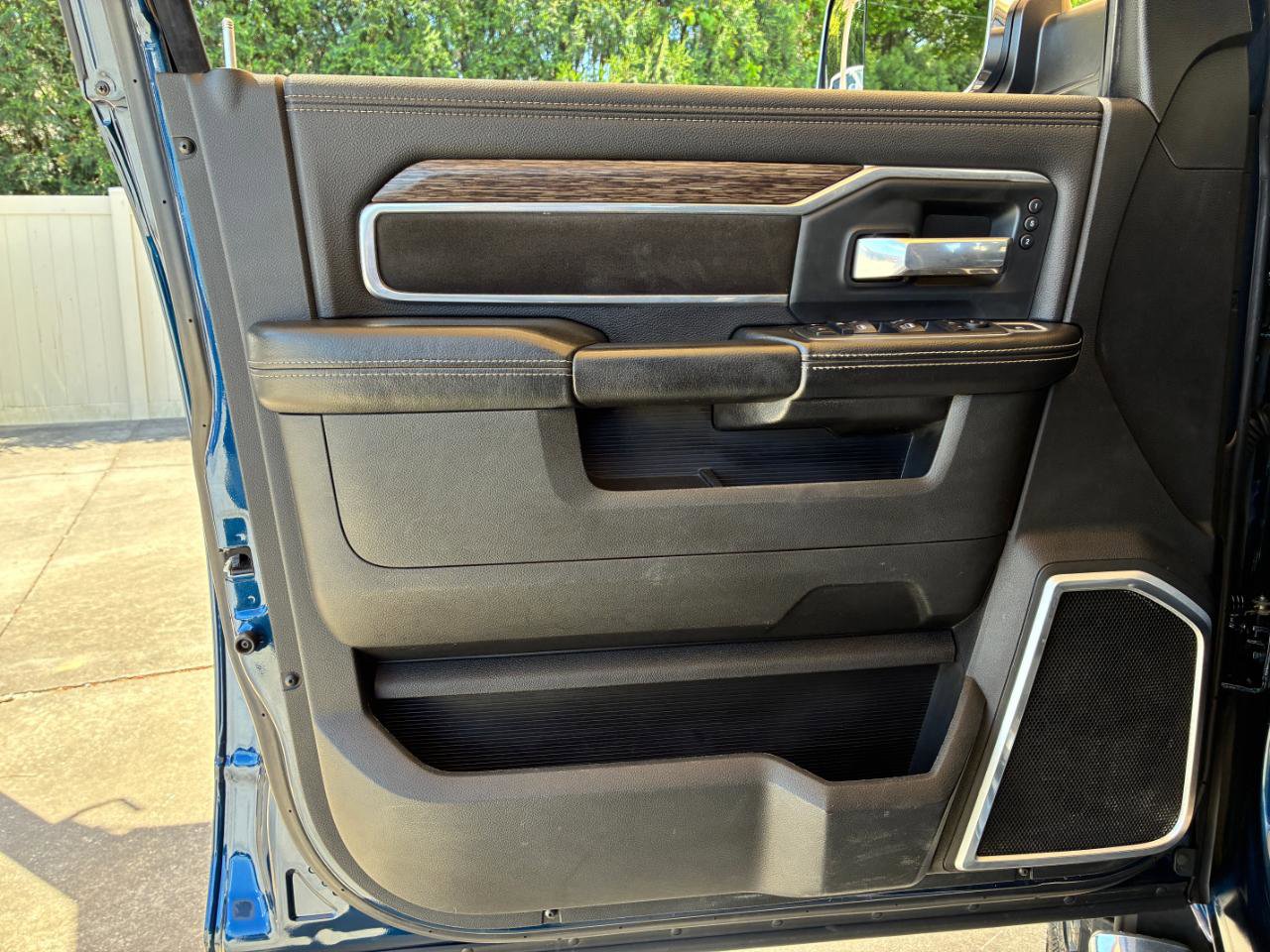 Used 2020 RAM 3500 Laramie AWD/4WD image 9