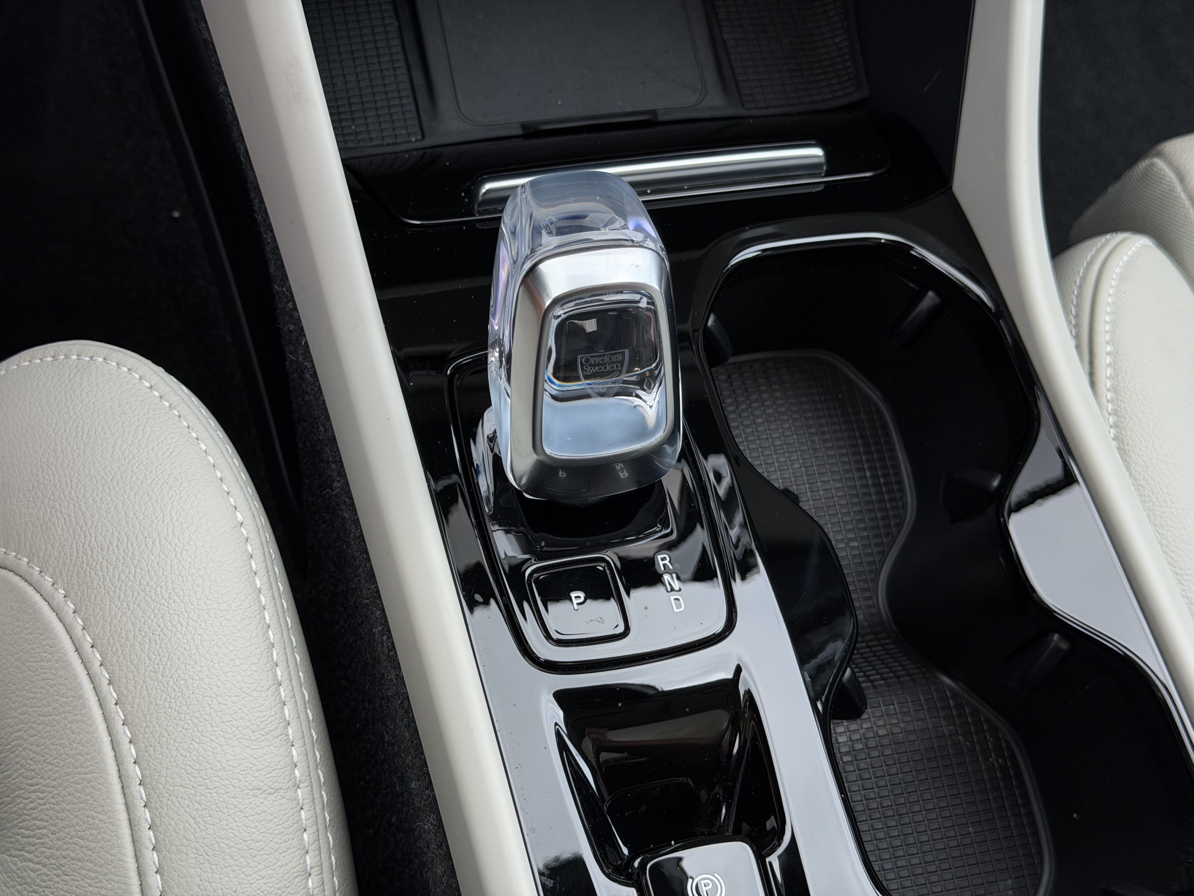 Used 2023 Volvo XC40 B4 Plus w/ Climate Package FWD image 26