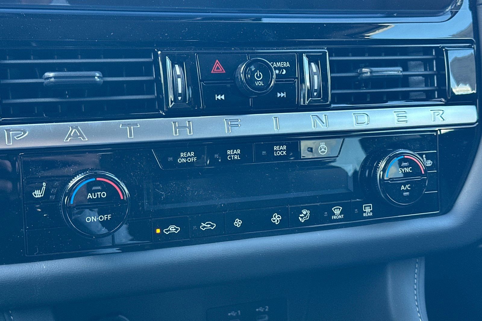 New 2026 Nissan Pathfinder SL image 18