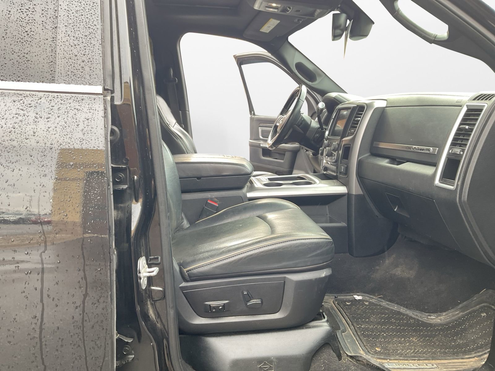 Used 2016 RAM 2500 Limited AWD/4WD image 15