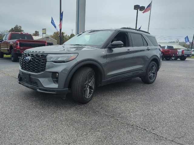 Used 2026 Ford Explorer ST-Line w/ ST-Line Street Pack AWD/4WD image 5
