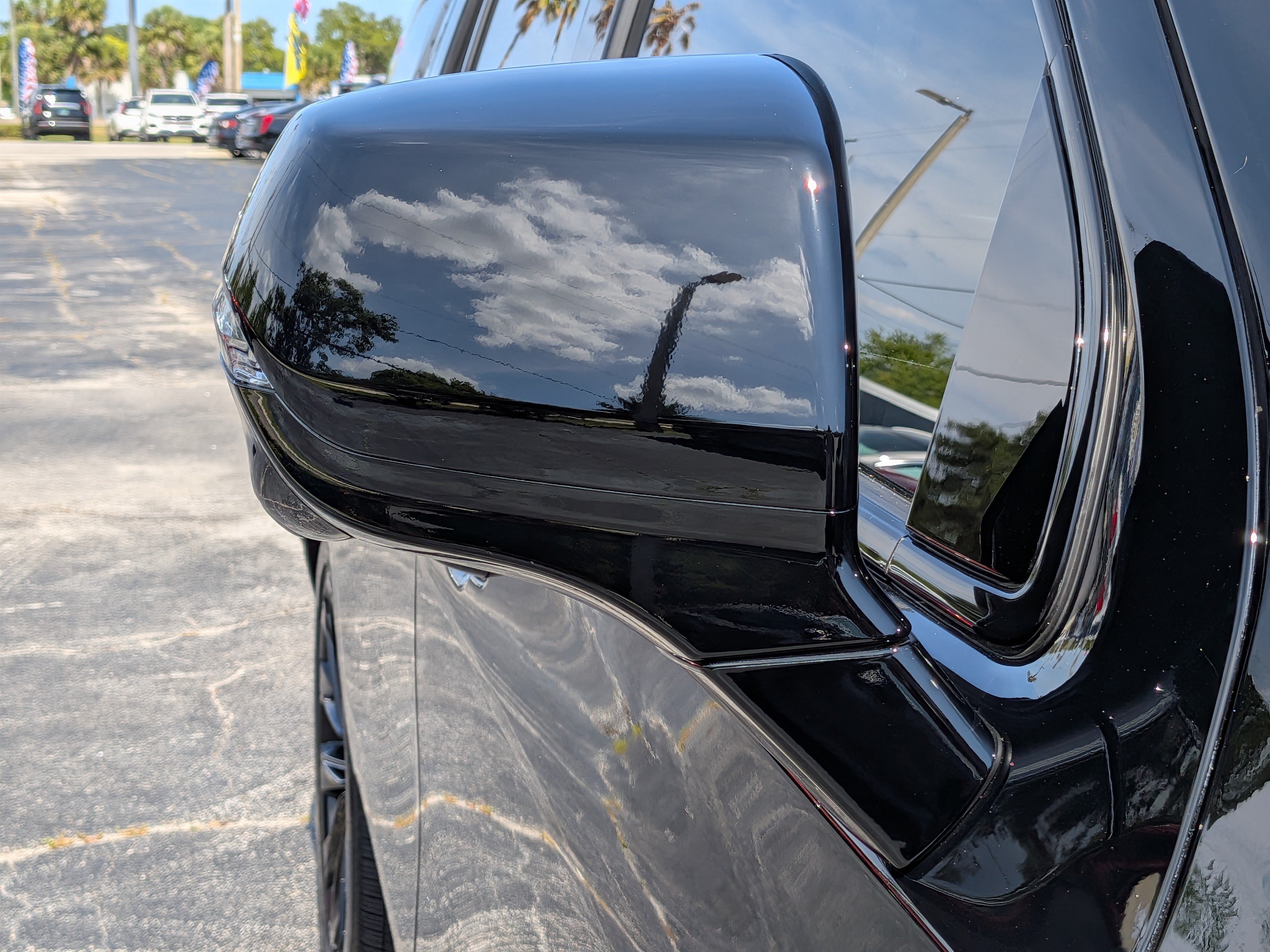 Certified 2025 Cadillac Escalade V w/ LPO, ONYX Package AWD/4WD image 11