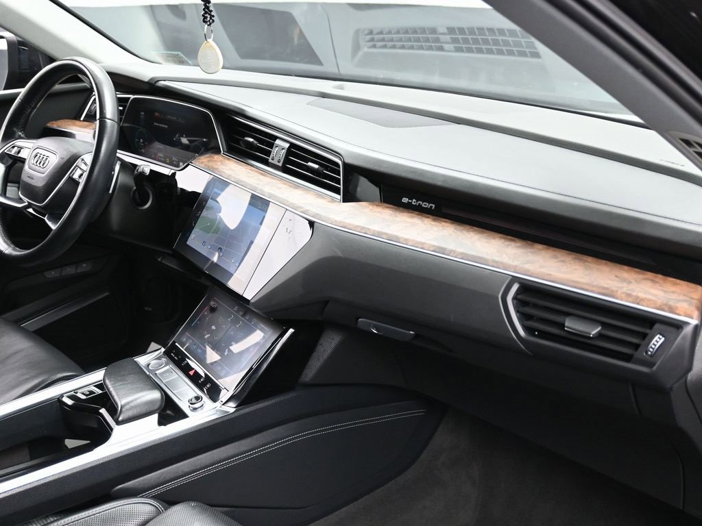 Used 2019 Audi e-tron Prestige w/ Prestige Package image 34