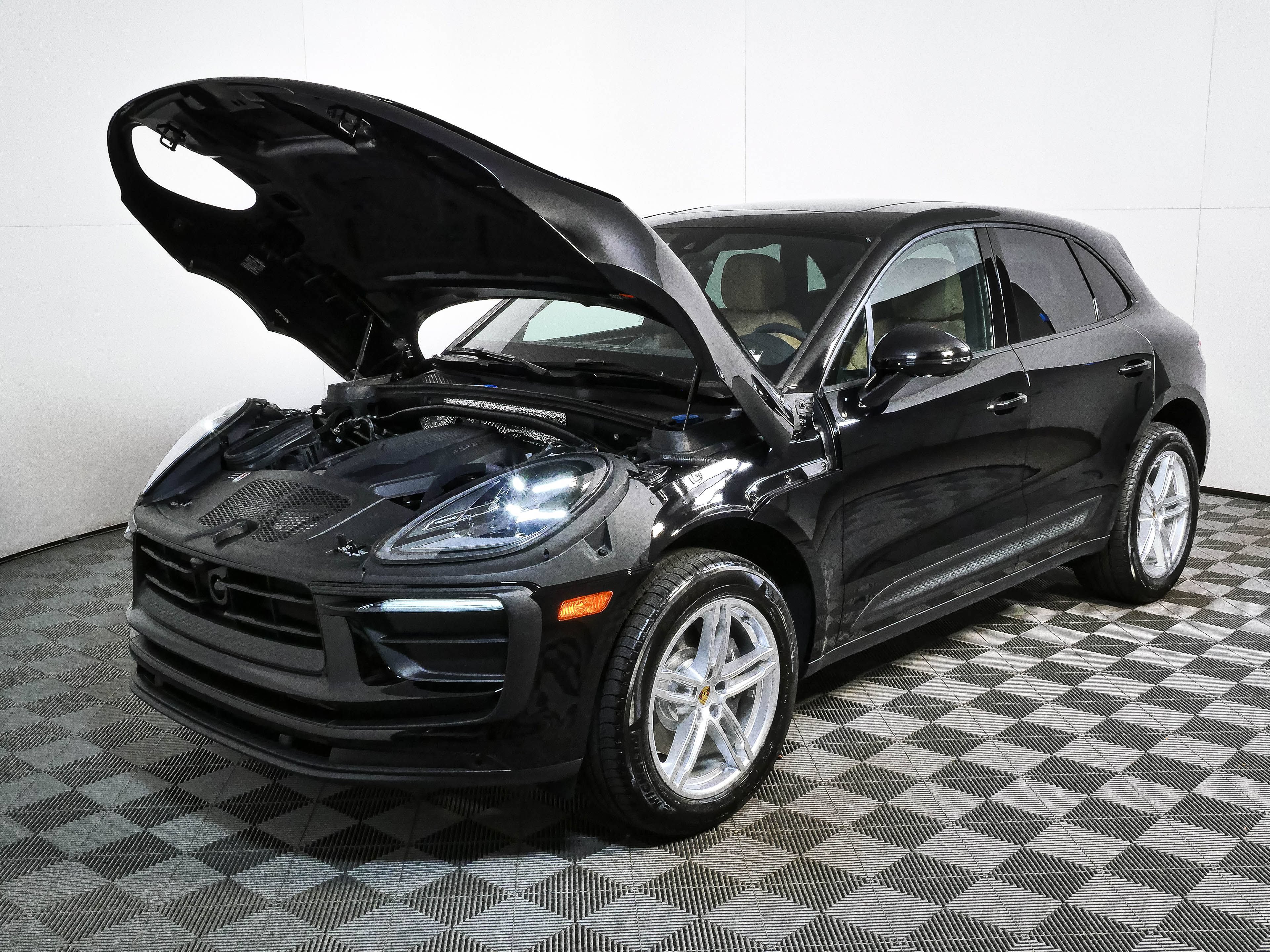 New 2026 Porsche Macan AWD/4WD image 33