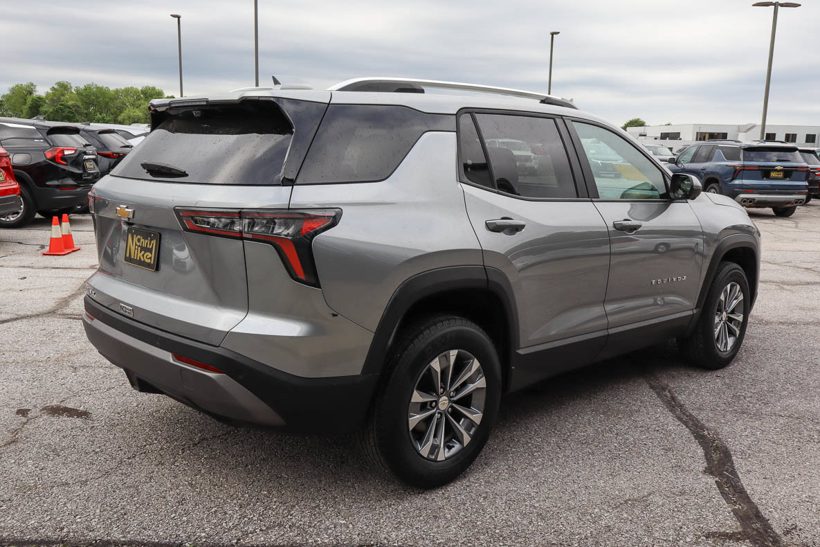 Used 2025 Chevrolet Equinox LT w/ Convenience Package II FWD image 4