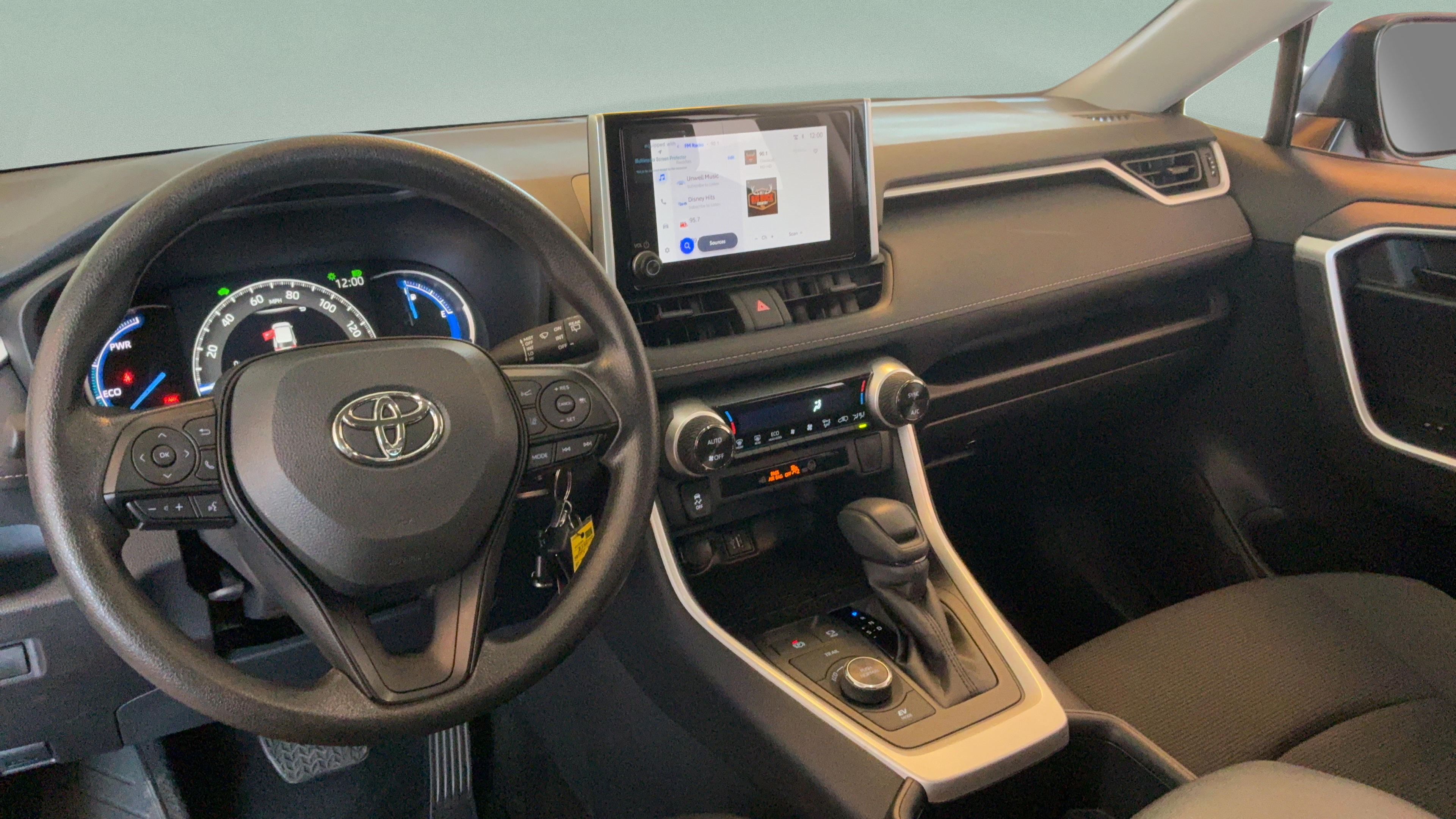 Used 2025 Toyota RAV4 LE AWD/4WD image 20