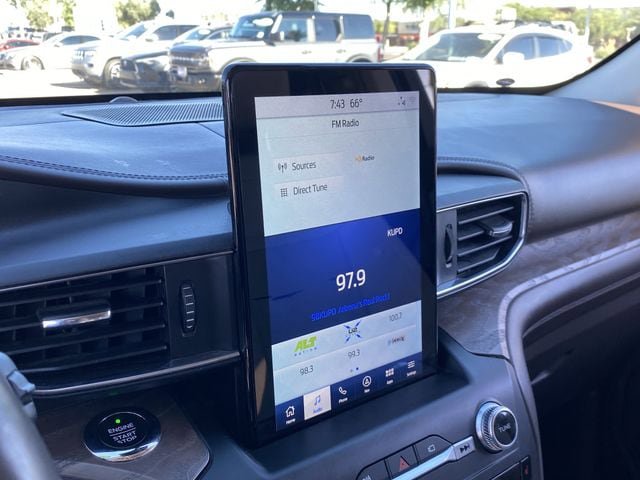 Used 2020 Ford Explorer Platinum w/ Premium Technology Package AWD/4WD image 26