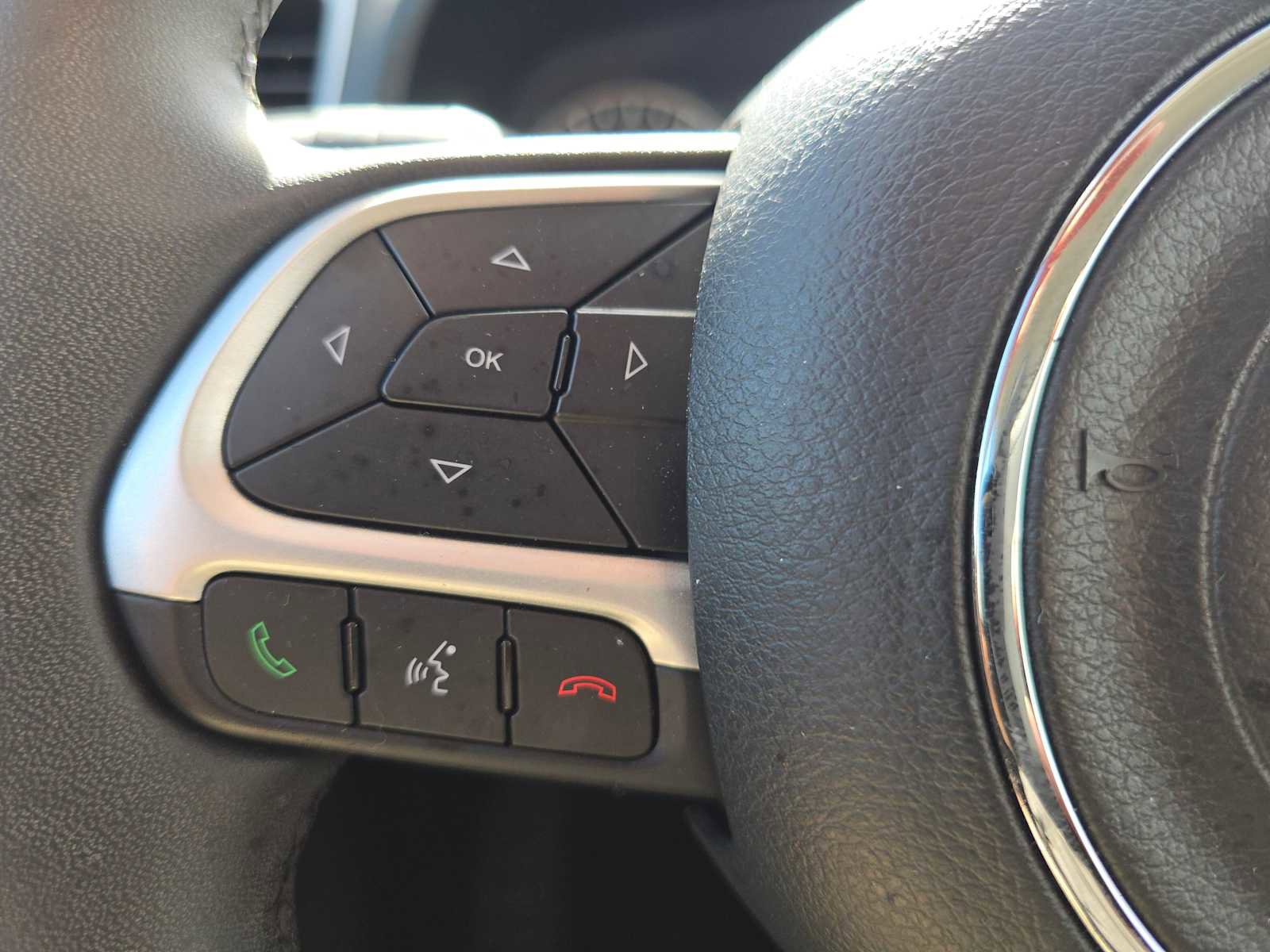 Used 2018 Jeep Renegade Latitude w/ UConnect 8.4 Nav Group image 30