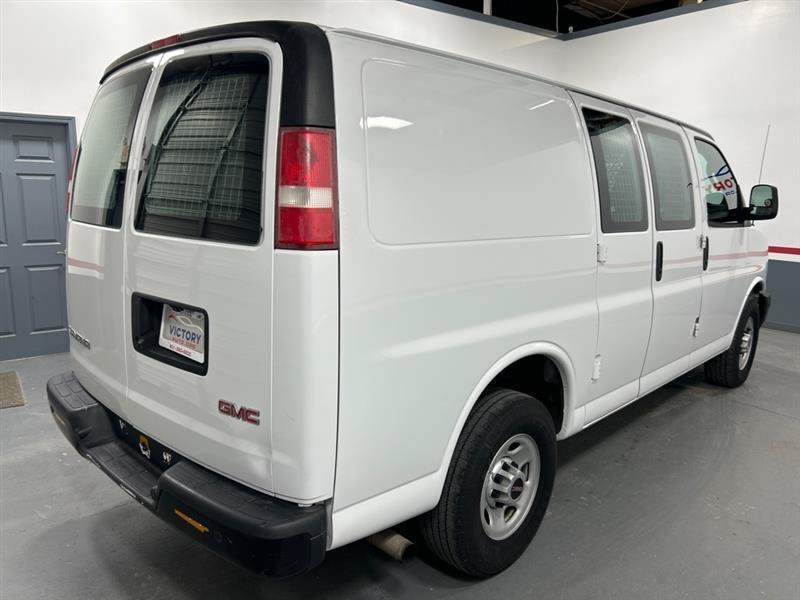 Used 2017 GMC Savana 2500 RWD image 3