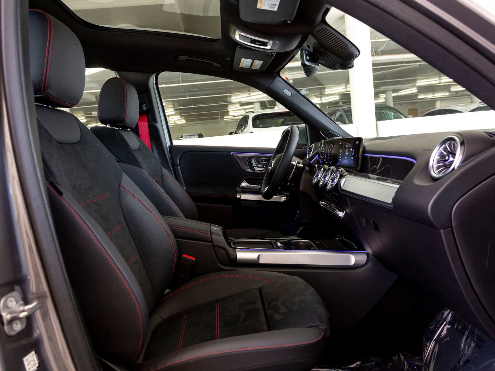 New 2025 Mercedes-Benz GLB 35 AMG 4MATIC image 29