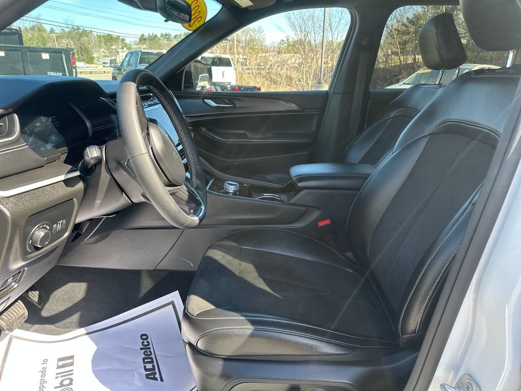 Used 2023 Jeep Grand Cherokee L Laredo AWD/4WD image 9