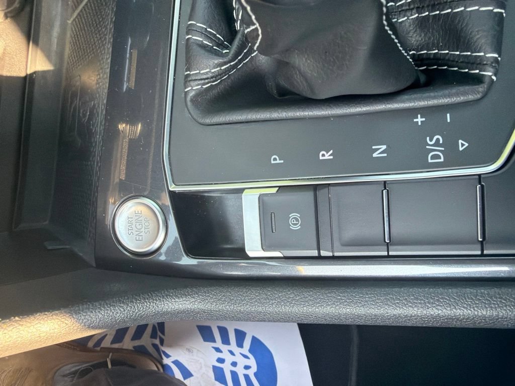 Used 2021 Volkswagen Tiguan SE w/ Panoramic Sunroof Package FWD image 23