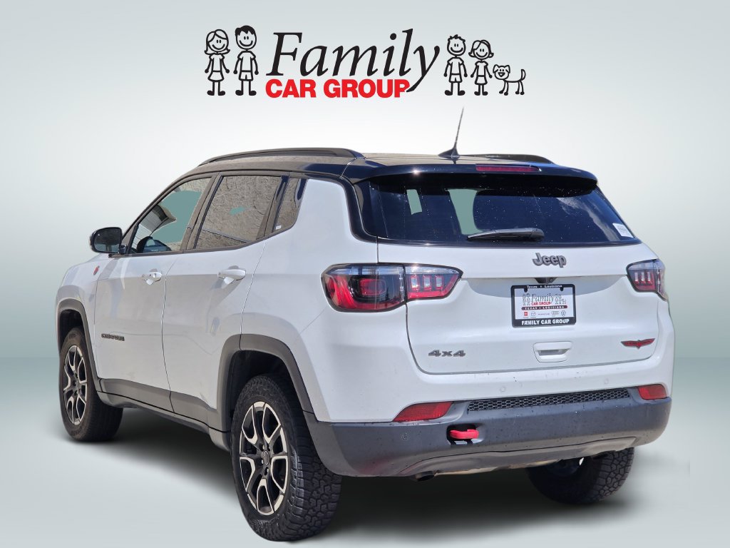 Used 2025 Jeep Compass Trailhawk AWD/4WD image 3