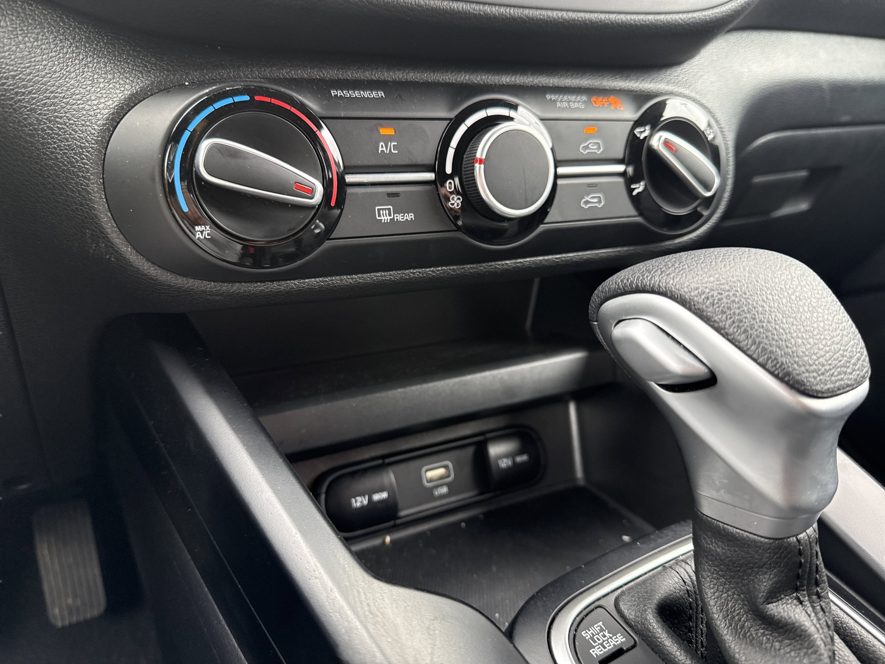Used 2025 Kia Soul LX w/ LX Technology Package FWD image 34
