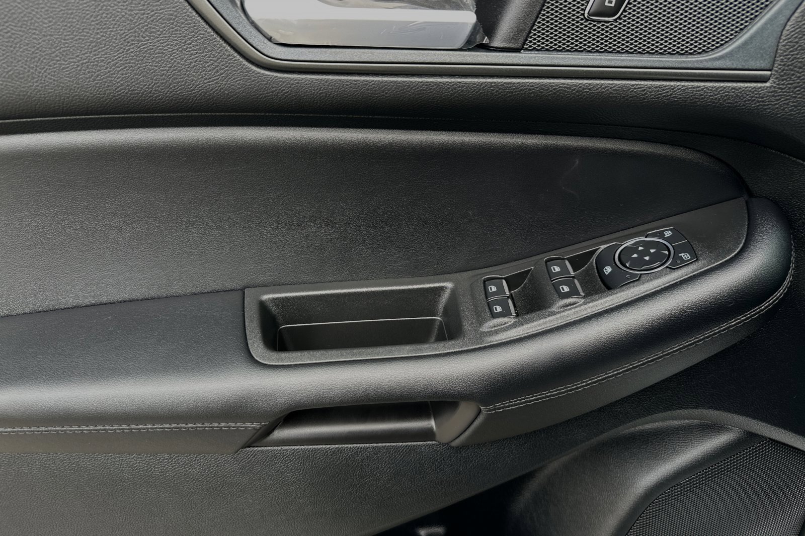 New 2024 Ford Edge SE w/ Black Appearance Package image 9