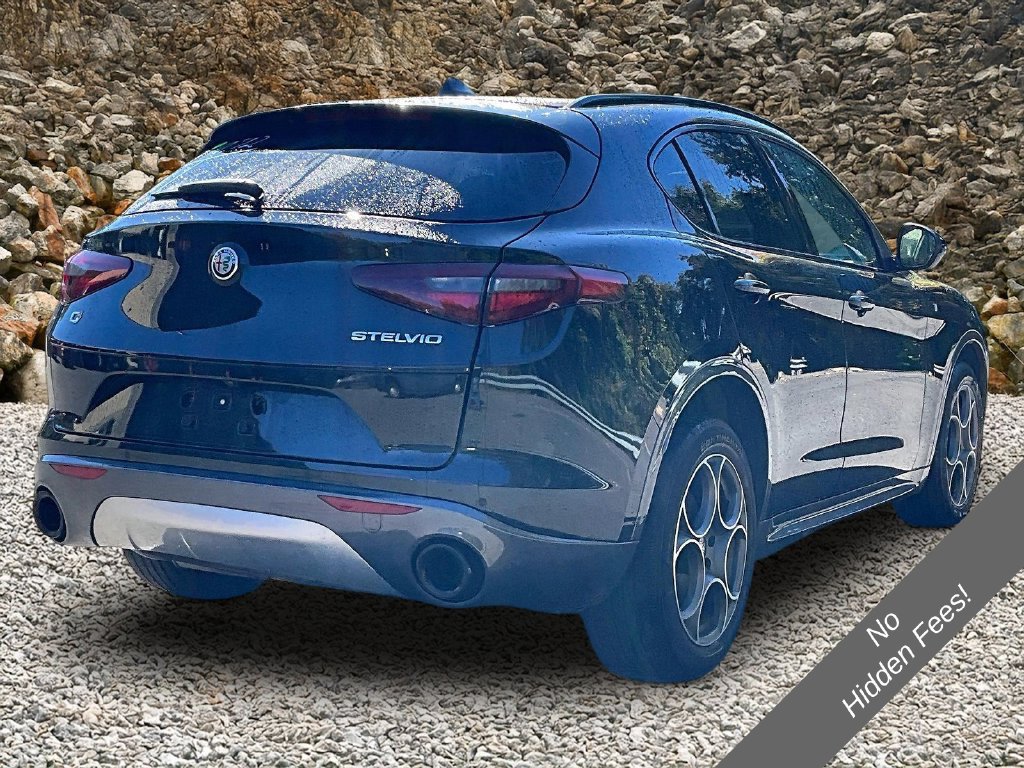 Used 2023 Alfa Romeo Stelvio Ti AWD/4WD image 2