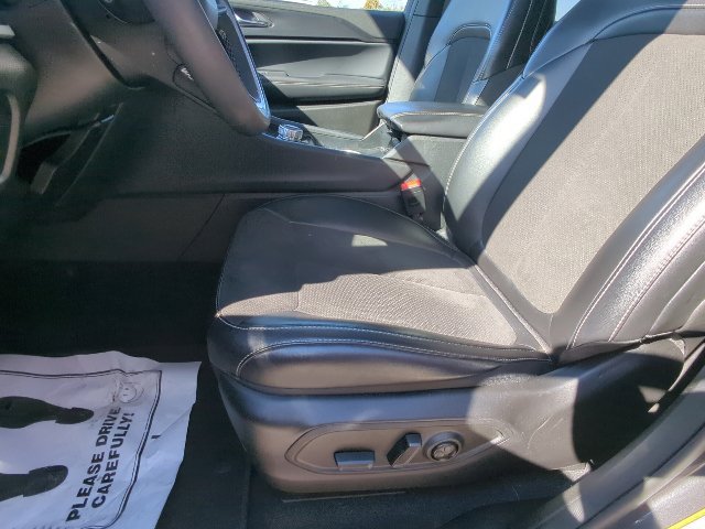 Used 2025 Jeep Grand Cherokee L Altitude AWD/4WD image 10