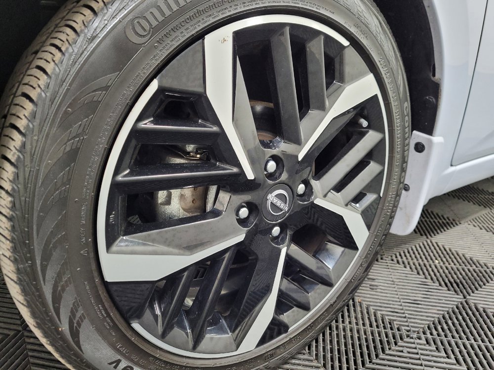 Used 2023 Nissan Versa SR w/ Trunk Package image 31