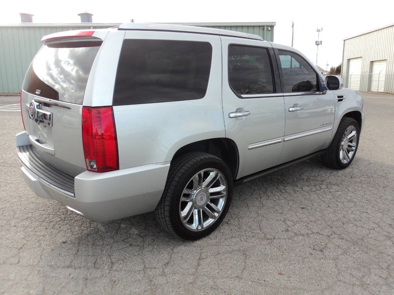 Used 2014 Cadillac Escalade Platinum image 3