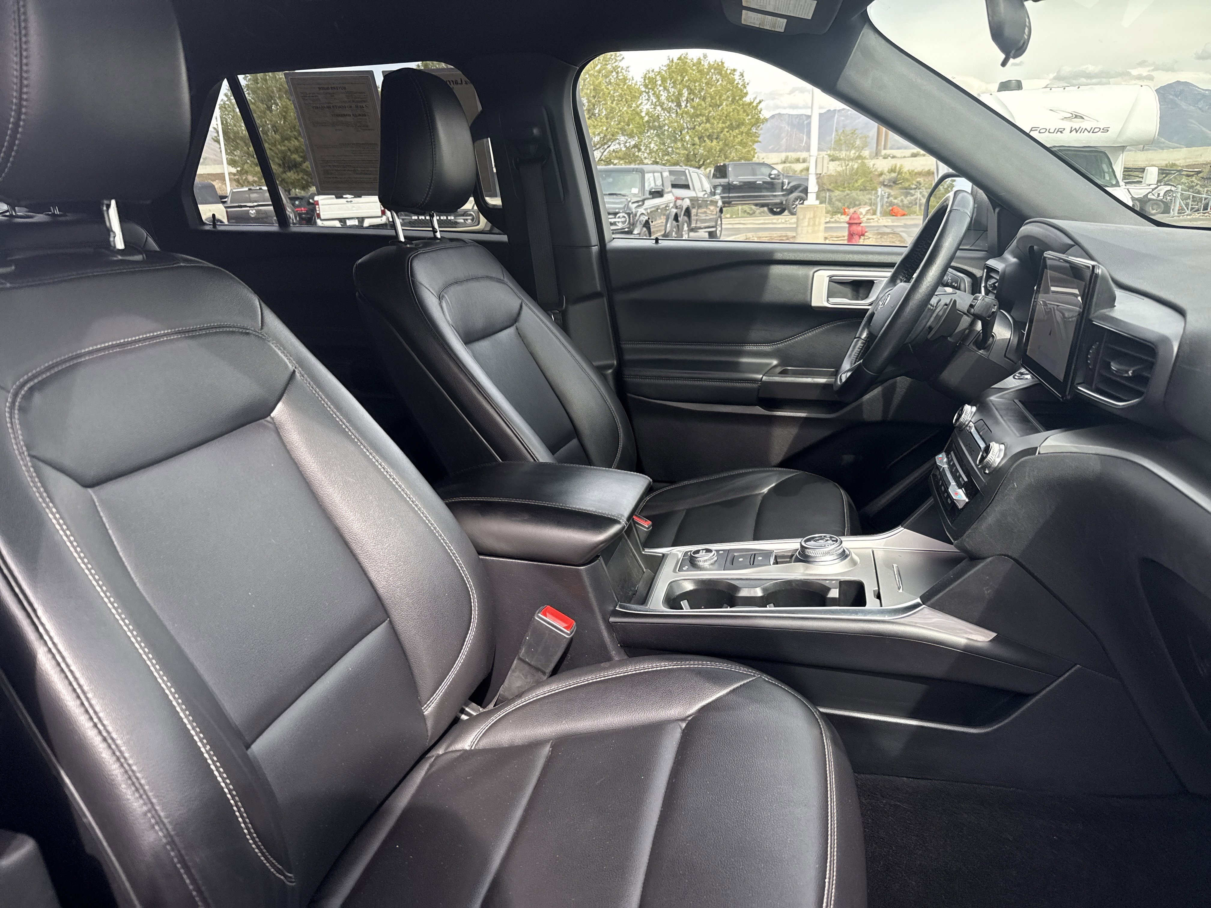 Used 2020 Ford Explorer XLT w/ Equipment Group 202A AWD/4WD image 26