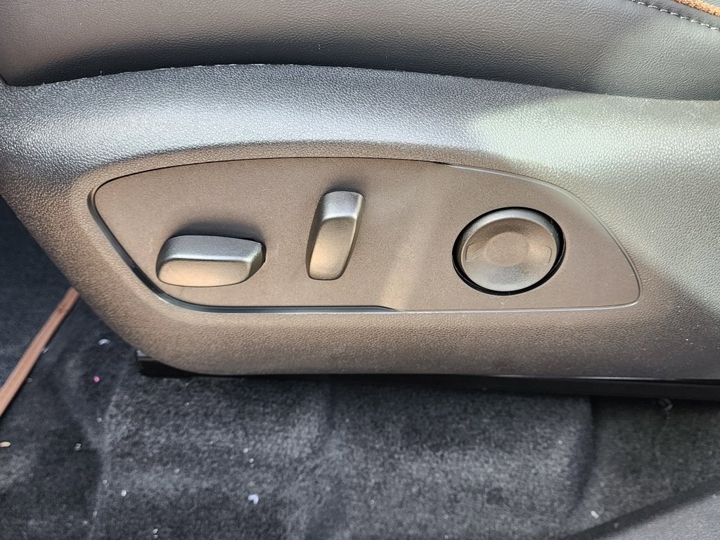 New 2026 GMC Acadia AT4 w/ Luxury Package image 18