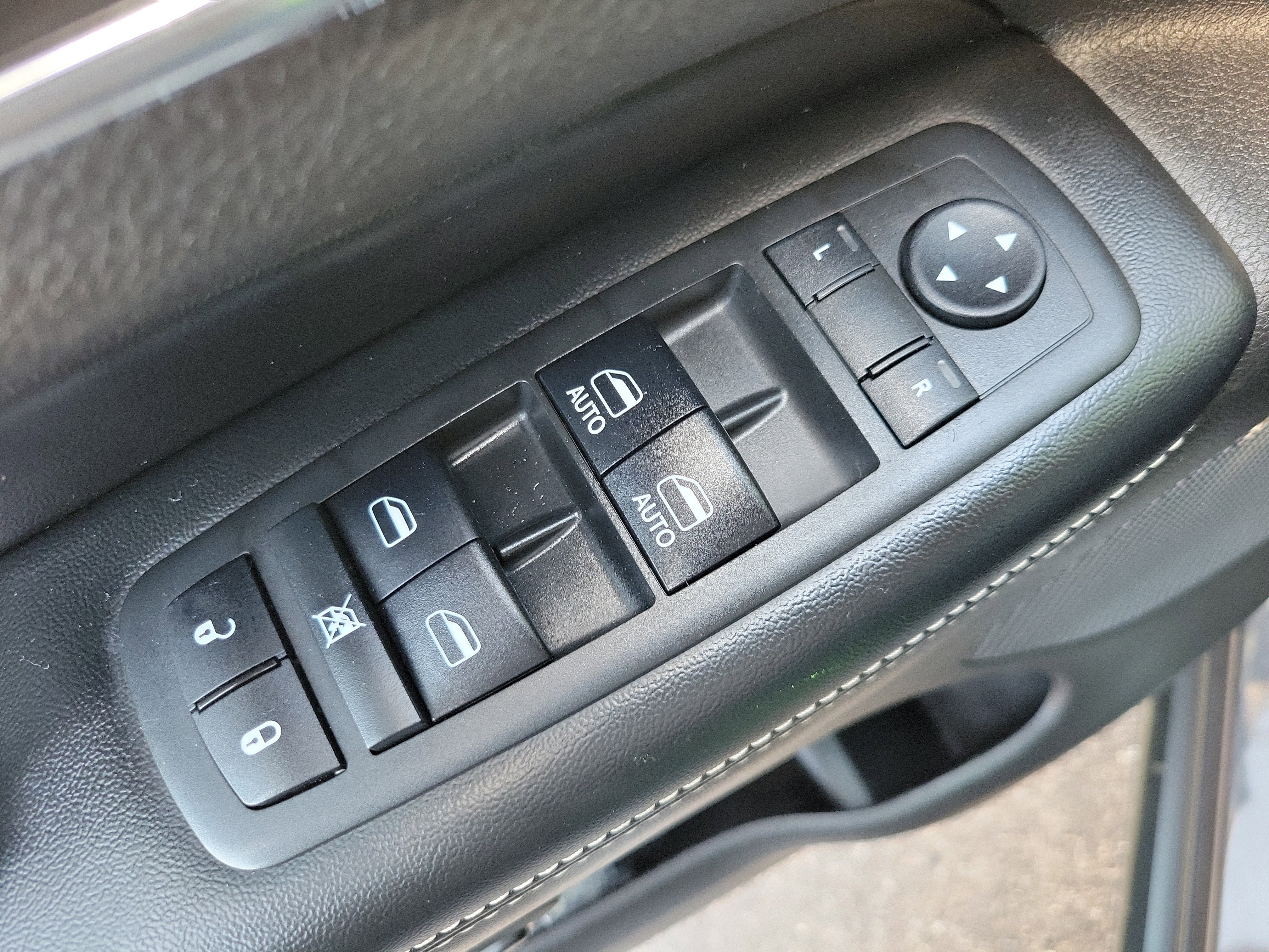 Used 2017 Jeep Grand Cherokee Limited AWD/4WD image 17