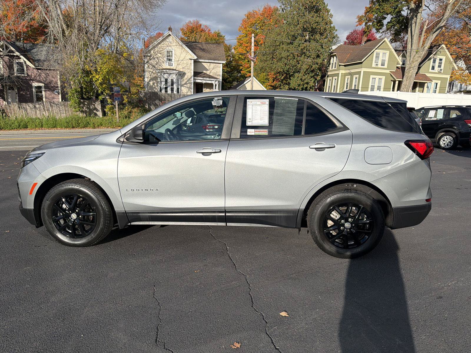 Used 2023 Chevrolet Equinox LS w/ LS Convenience Package AWD/4WD image 2
