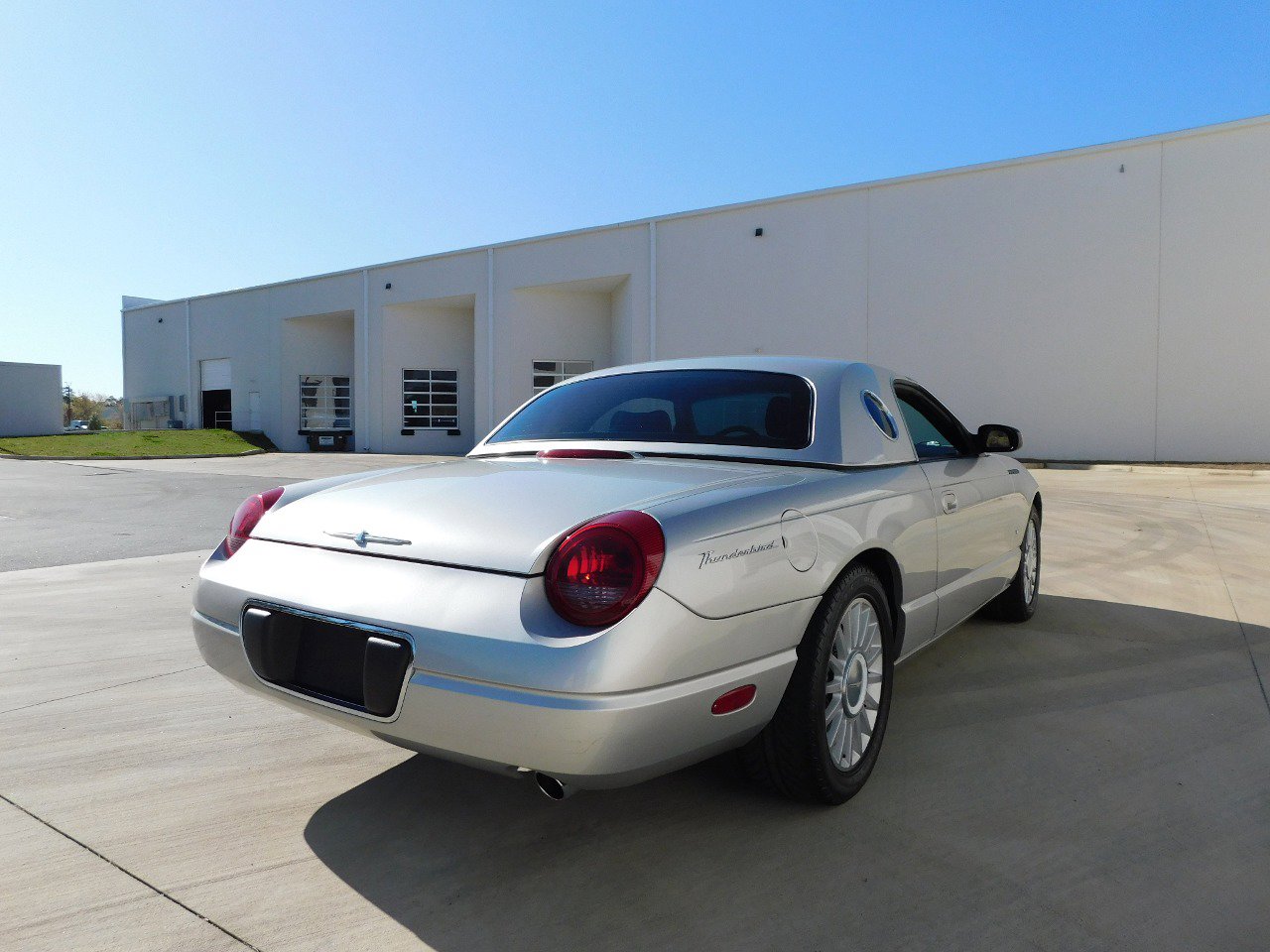 Used 2004 Ford Thunderbird image 10