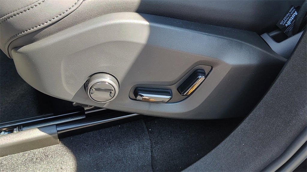 New 2026 Volvo XC90 B6 Plus w/ Protection Package Premier image 11
