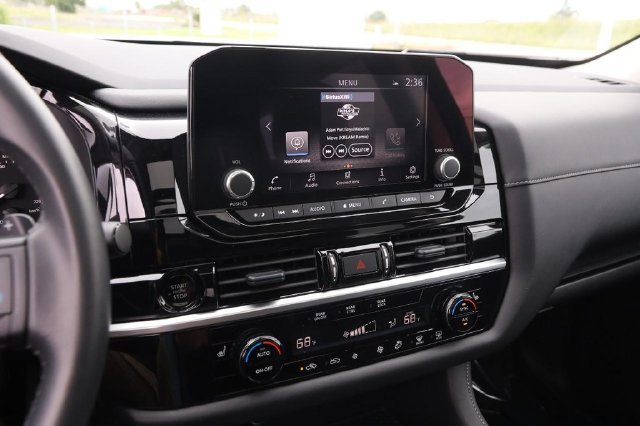 Certified 2025 Nissan Pathfinder SV w/ SV Premium Package FWD image 18