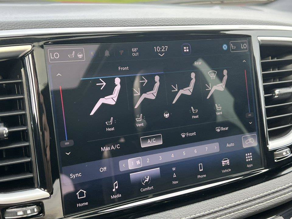 Used 2026 Chrysler Pacifica Limited FWD image 27