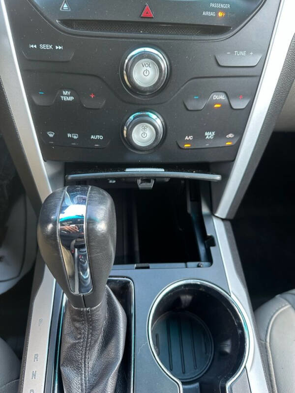 Used 2015 Ford Explorer XLT w/ Equipment Group 202B image 37