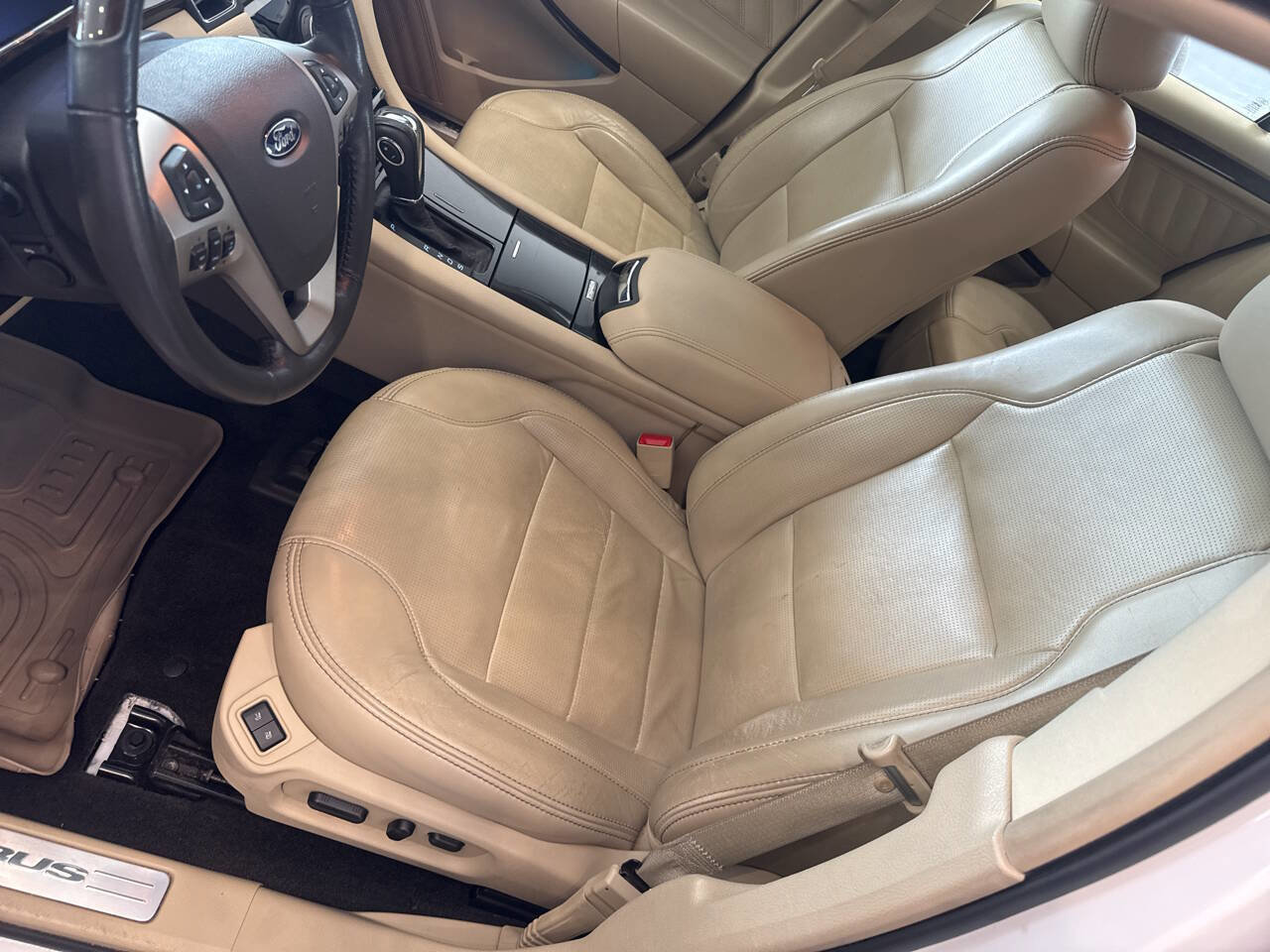 Used 2013 Ford Taurus Limited FWD image 26
