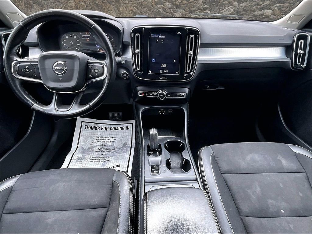 Used 2020 Volvo XC40 T5 Momentum image 14