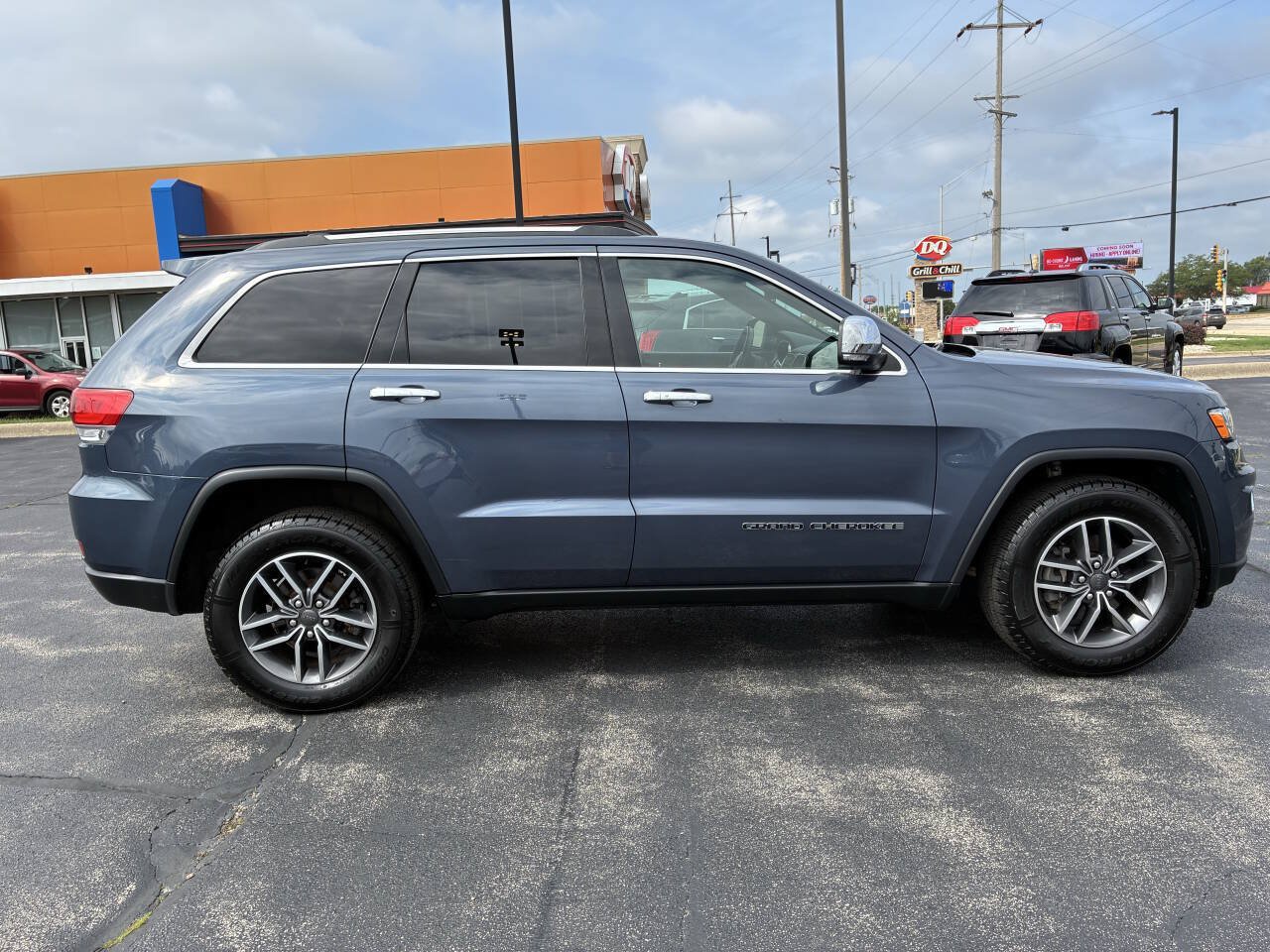 Used 2019 Jeep Grand Cherokee Limited AWD/4WD image 2