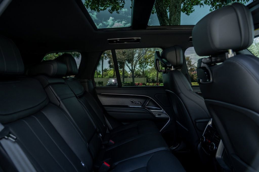 Used 2026 Land Rover Range Rover SE image 24