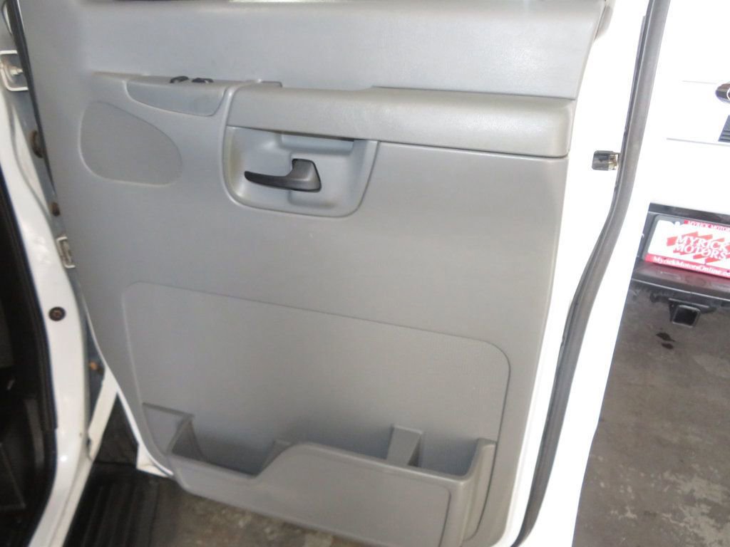 Used 2003 Ford E-350 and Econoline 350 Super Duty Wagon image 24
