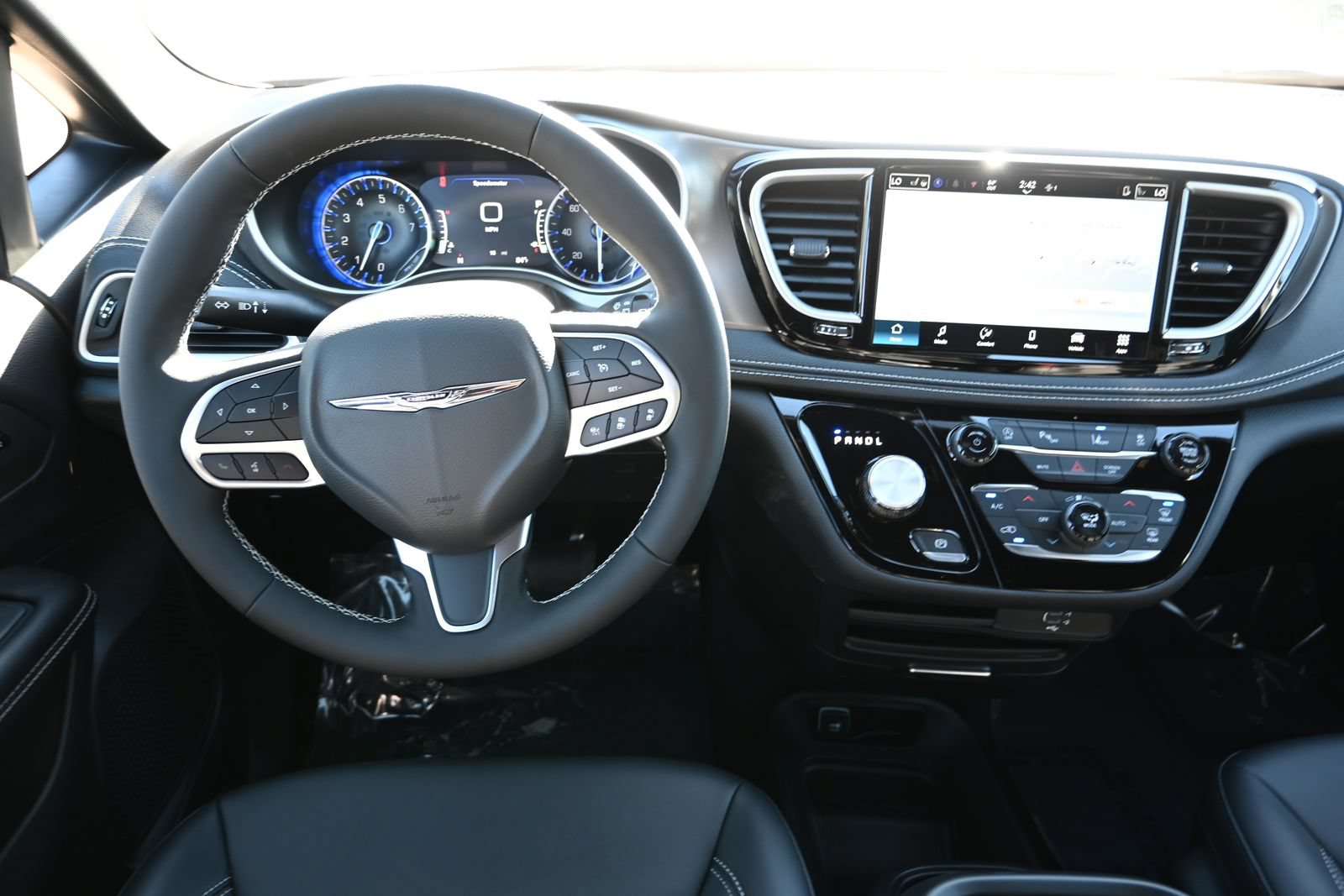 New 2026 Chrysler Pacifica Select AWD/4WD image 15
