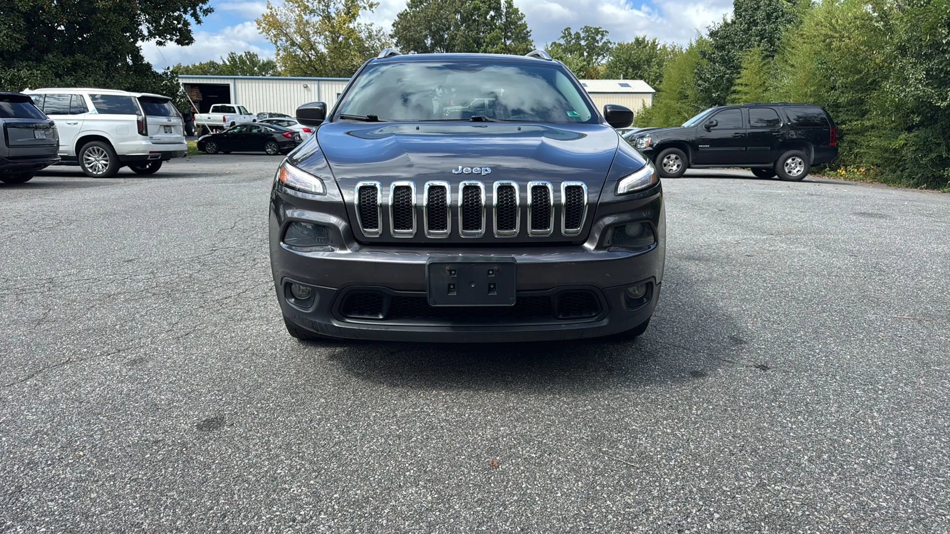 Used 2018 Jeep Cherokee Latitude Plus w/ Cold Weather Group image 2