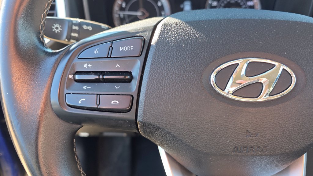 Used 2022 Hyundai Venue SEL FWD image 16