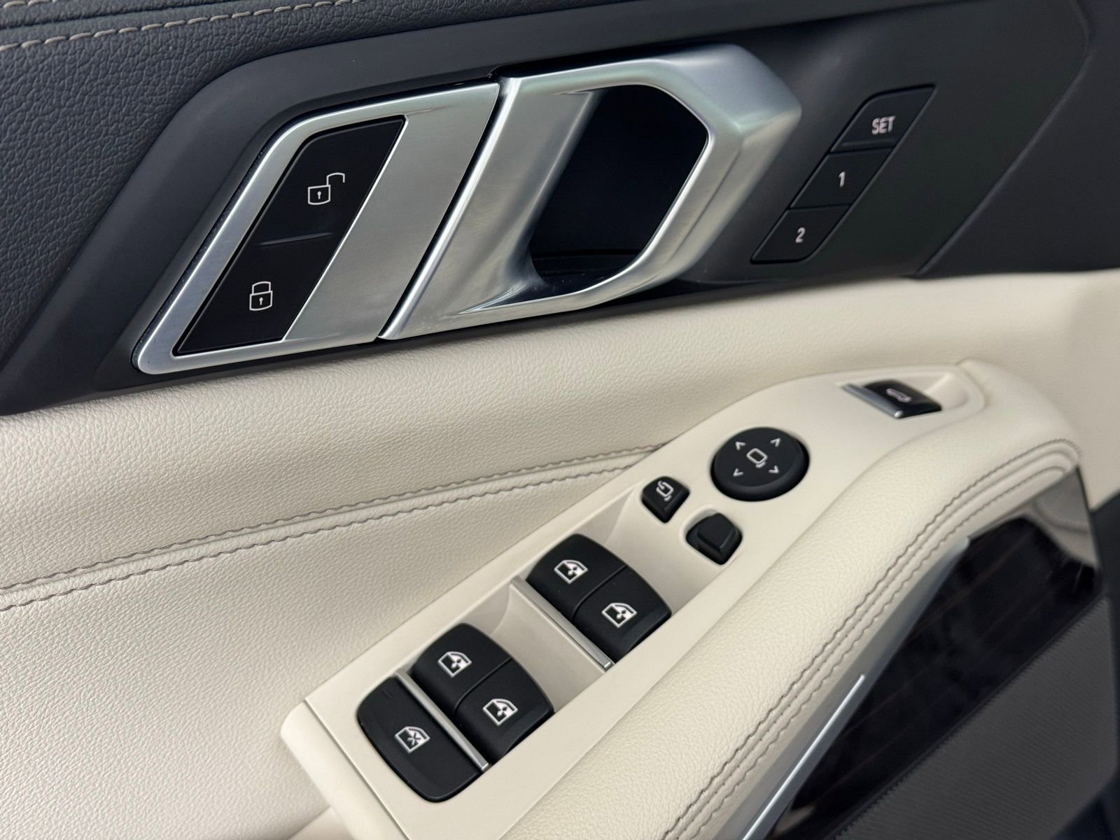 Used 2021 BMW X5 xDrive45e w/ Premium Package image 12