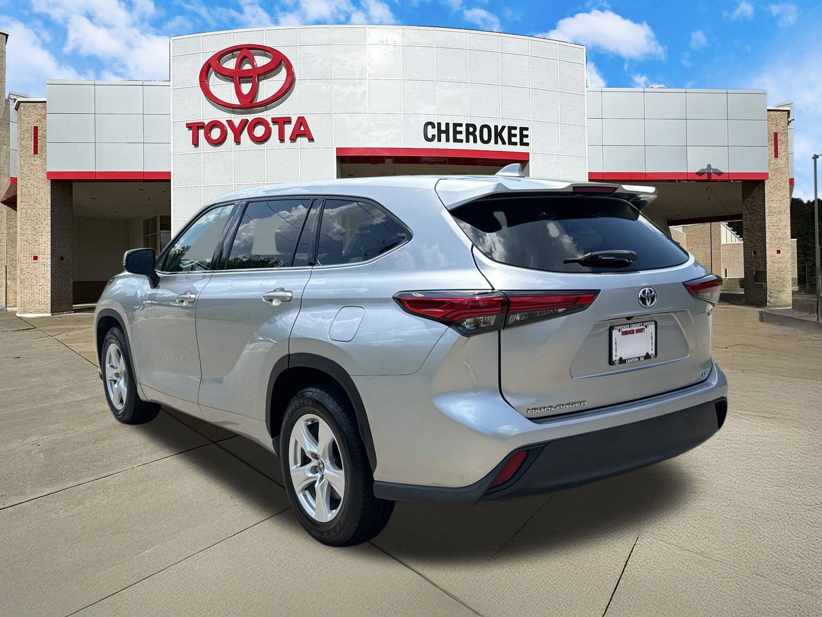 Used 2020 Toyota Highlander LE image 3