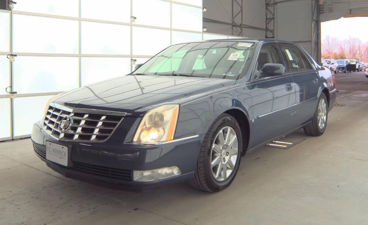 Used 2009 Cadillac DTS FWD image 3