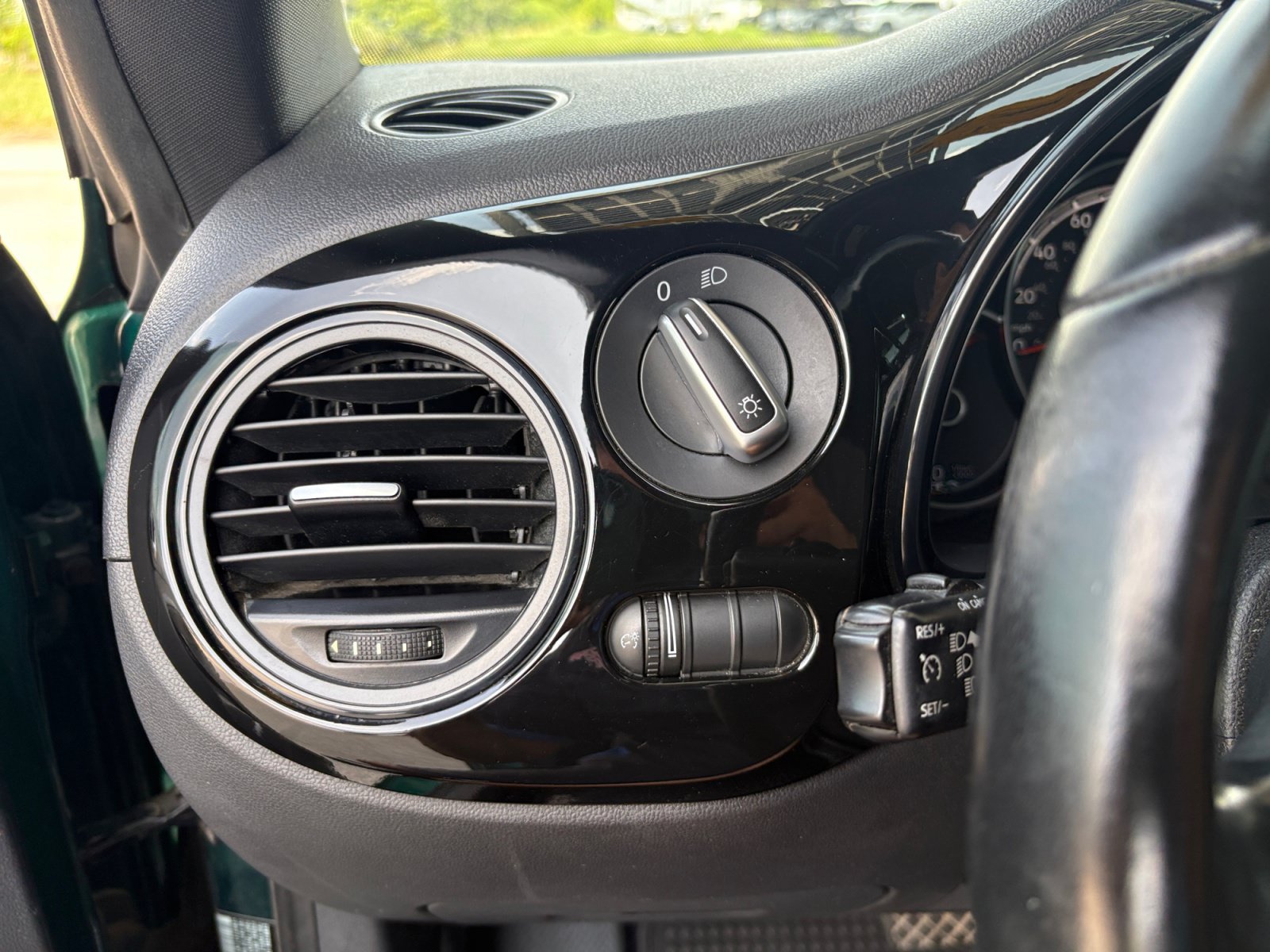 Used 2018 Volkswagen Beetle 2.0T S FWD image 22